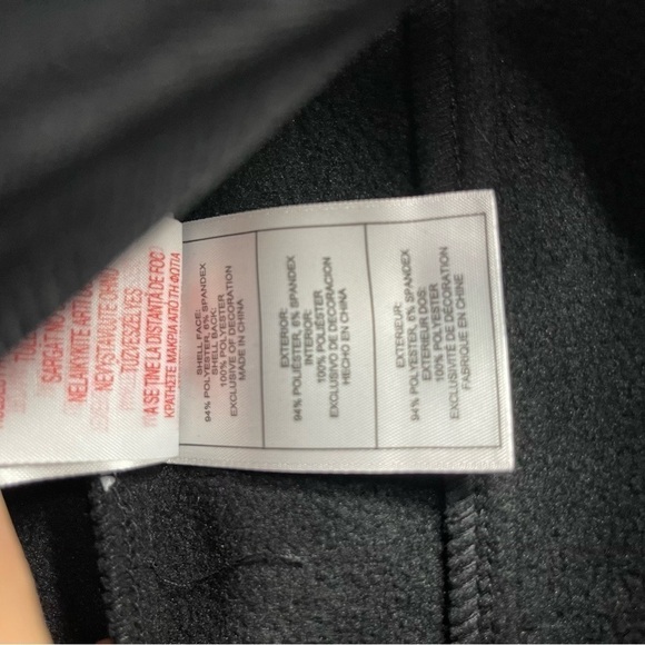 New Reebok Toddler Black Chest Zip Windbreaker Jacket US 2T - Picture 6 of 7